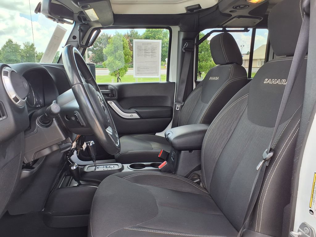 Used 2016 Jeep Wrangler Unlimited Sahara w/ Connectivity Group AWD/4WD image 14