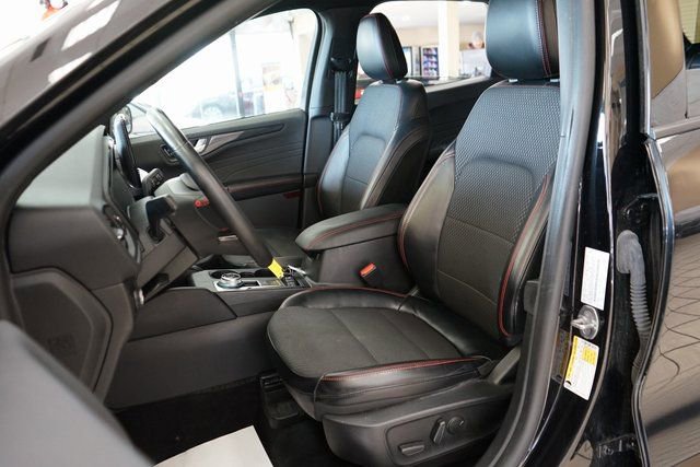 Used 2023 Ford Escape ST-Line Select w/ Tech Pack #2 image 2