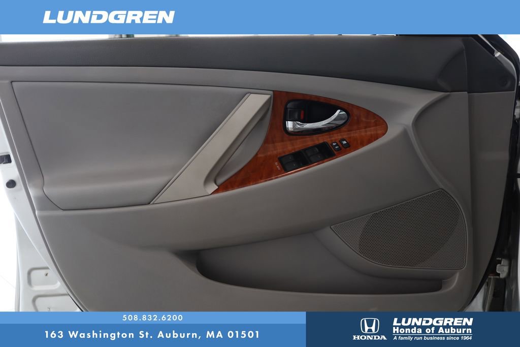 Used 2011 Toyota Camry XLE image 9