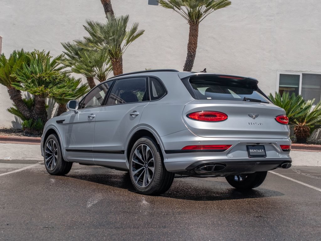 Used 2023 Bentley Bentayga Extended Wheelbase AWD/4WD image 3