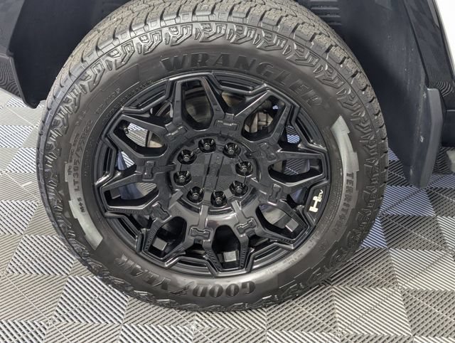 Used 2024 GMC Hummer EV 2X AWD/4WD image 8