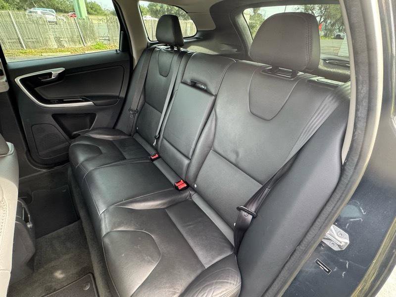 Used 2015 Volvo XC60 T5 Premier w/ Proximity Package FWD image 9