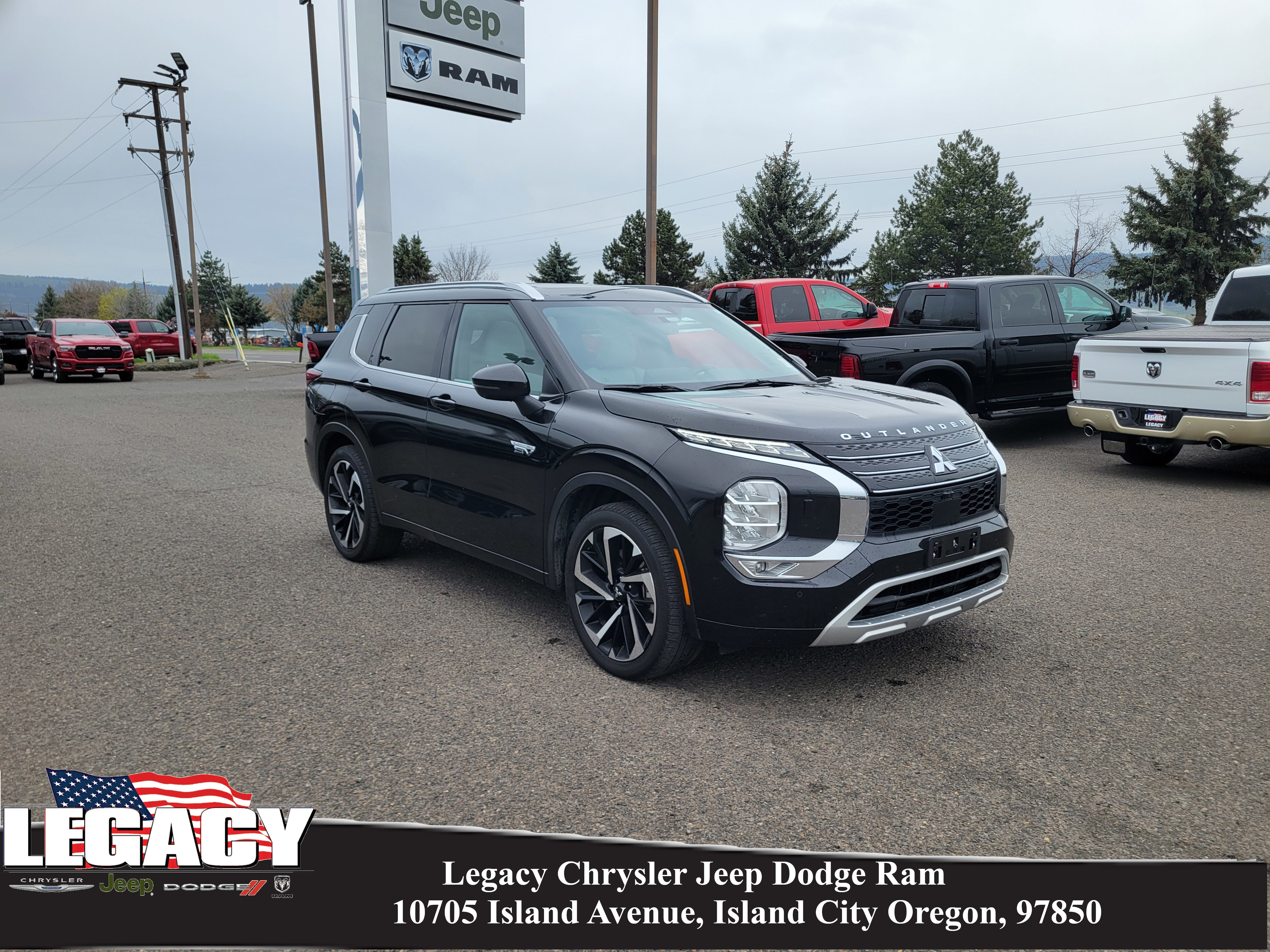 Used 2024 Mitsubishi Outlander SEL image 1