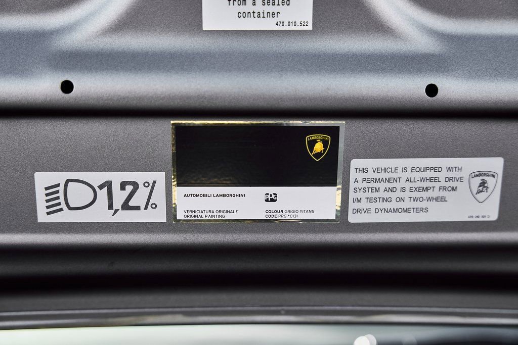 Used 2018 Lamborghini Aventador S image 11