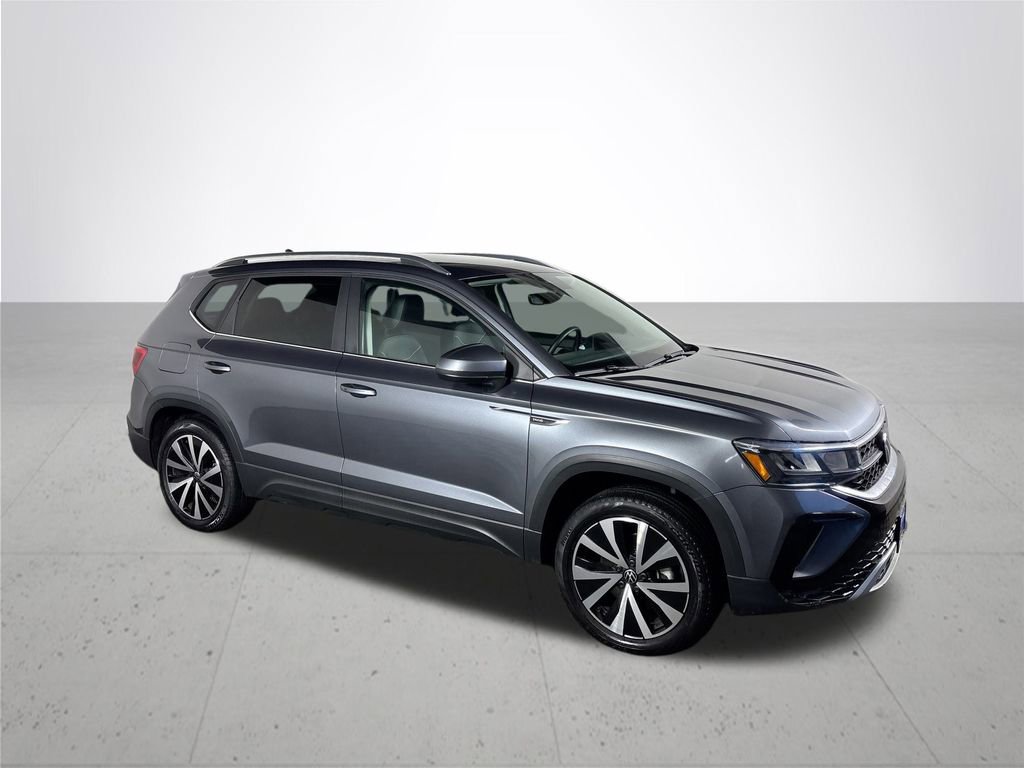 Certified 2023 Volkswagen Taos SE image 4