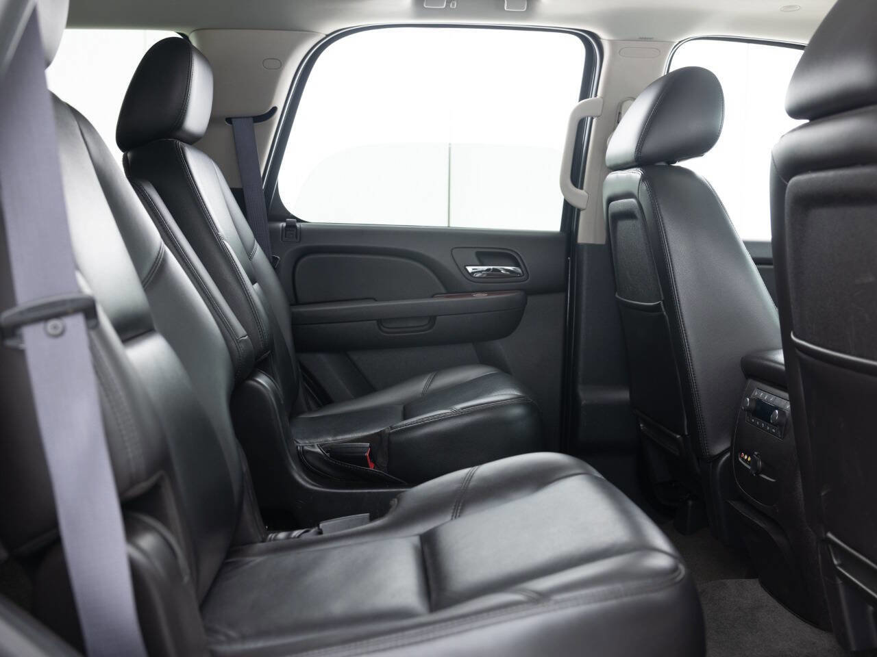 Used 2011 Chevrolet Tahoe LTZ AWD/4WD image 36