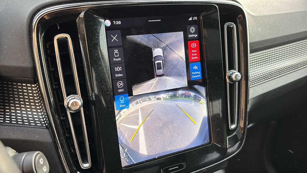 Certified 2025 Volvo XC40 B5 Plus AWD/4WD image 19