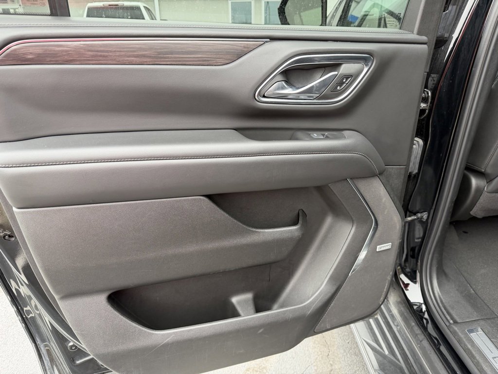 Used 2024 Chevrolet Suburban LT image 23