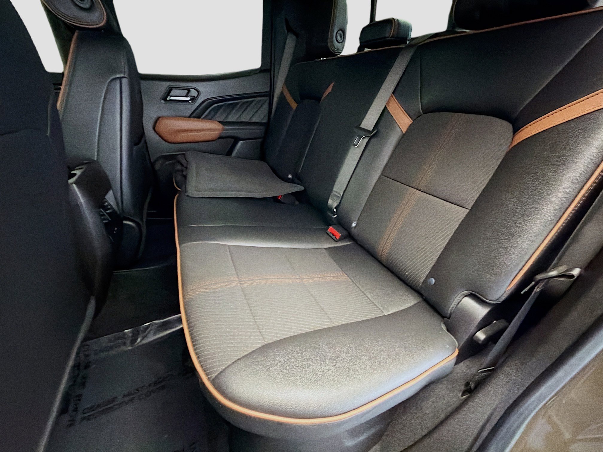 Used 2025 GMC Canyon AT4 image 13