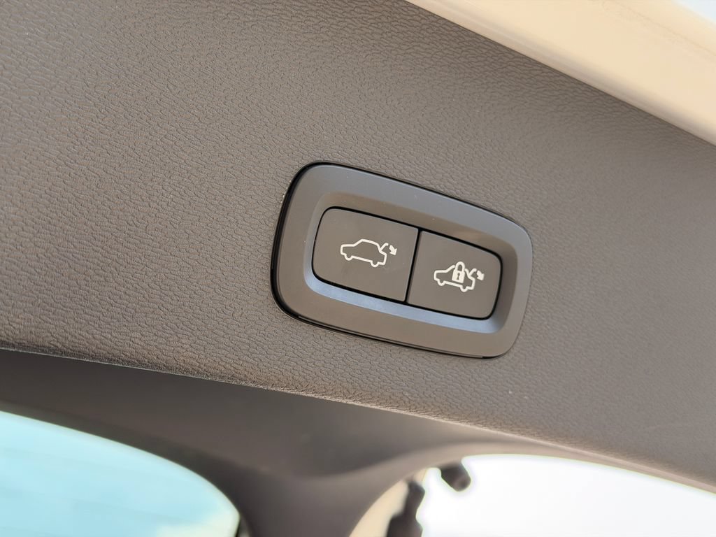 Certified 2023 Volvo C40 Recharge Core w/ Climate Package AWD/4WD image 29