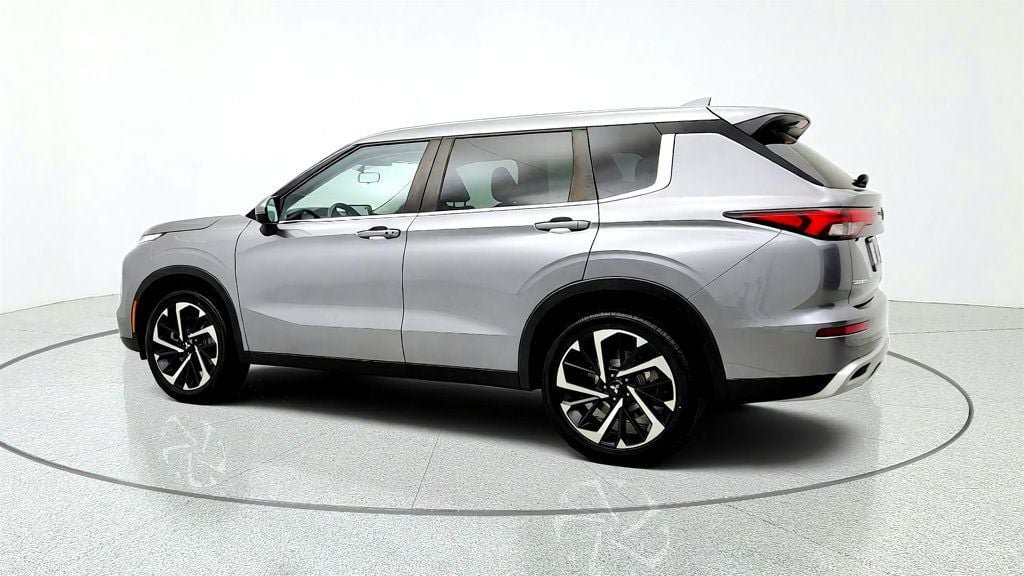 Used 2022 Mitsubishi Outlander SE AWD/4WD image 7