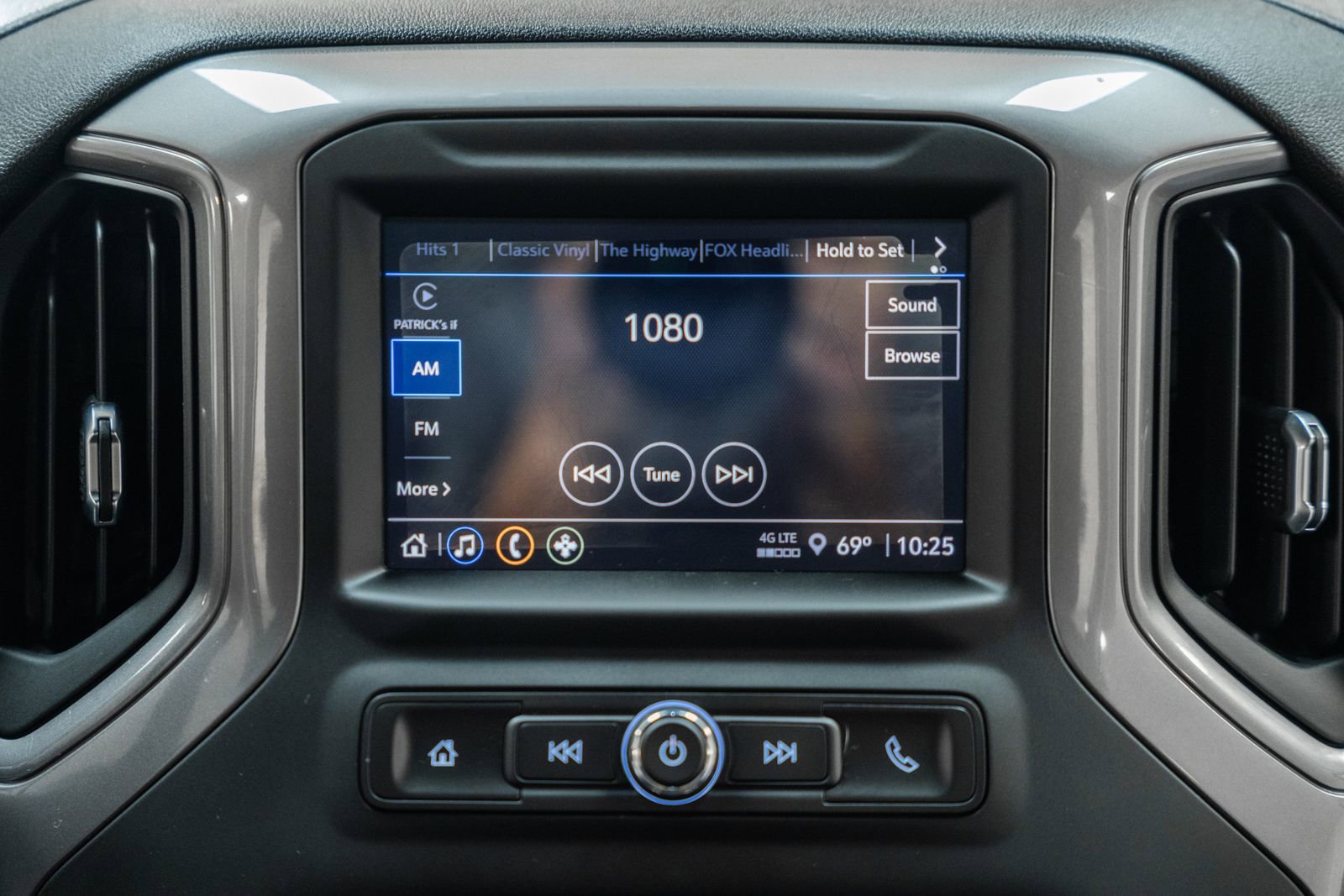 Used 2024 Chevrolet Silverado 2500 Custom image 30