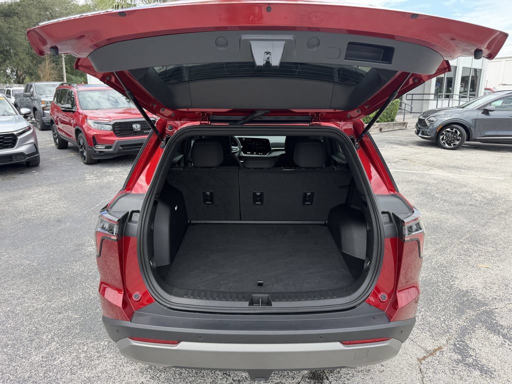 Used 2026 Chevrolet Equinox LT FWD image 13
