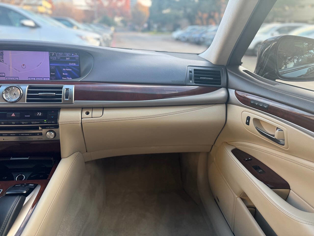 Used 2013 Lexus LS 460 w/ Comfort Pkg image 32