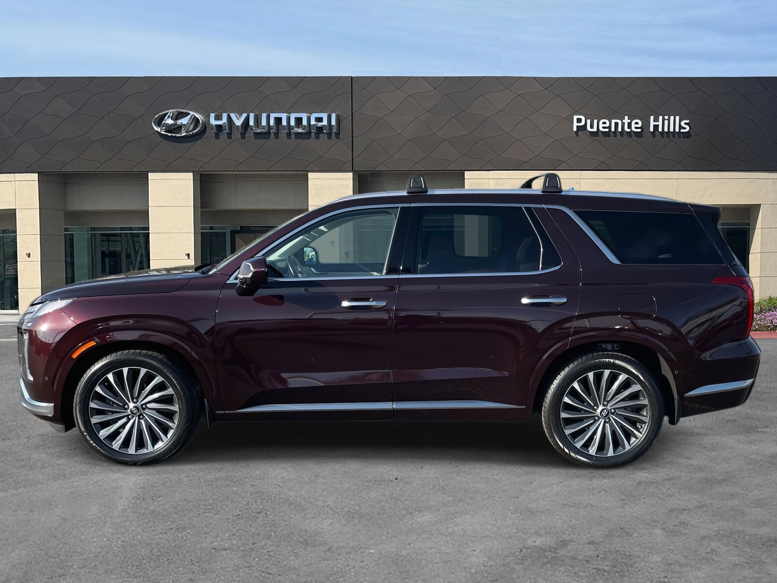 Used 2023 Hyundai Palisade Calligraphy image 3