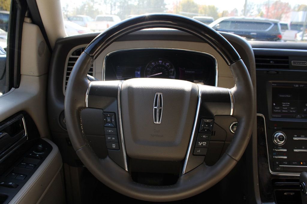 Used 2015 Lincoln Navigator 2WD image 12