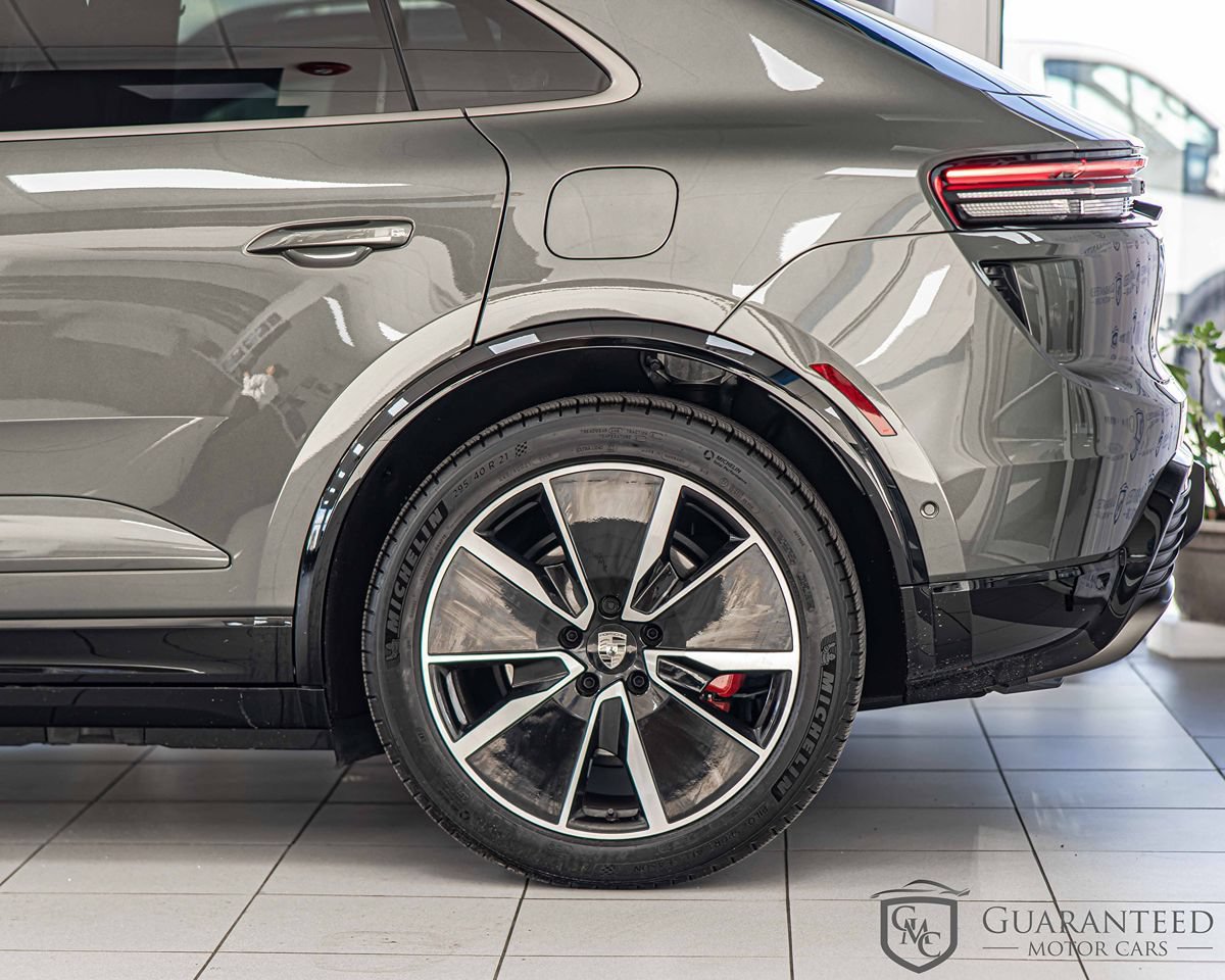 Used 2025 Porsche Macan Turbo Electric AWD/4WD image 9