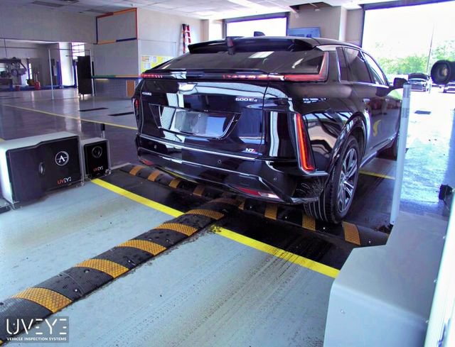 Used 2024 Cadillac Lyriq Luxury AWD/4WD image 11