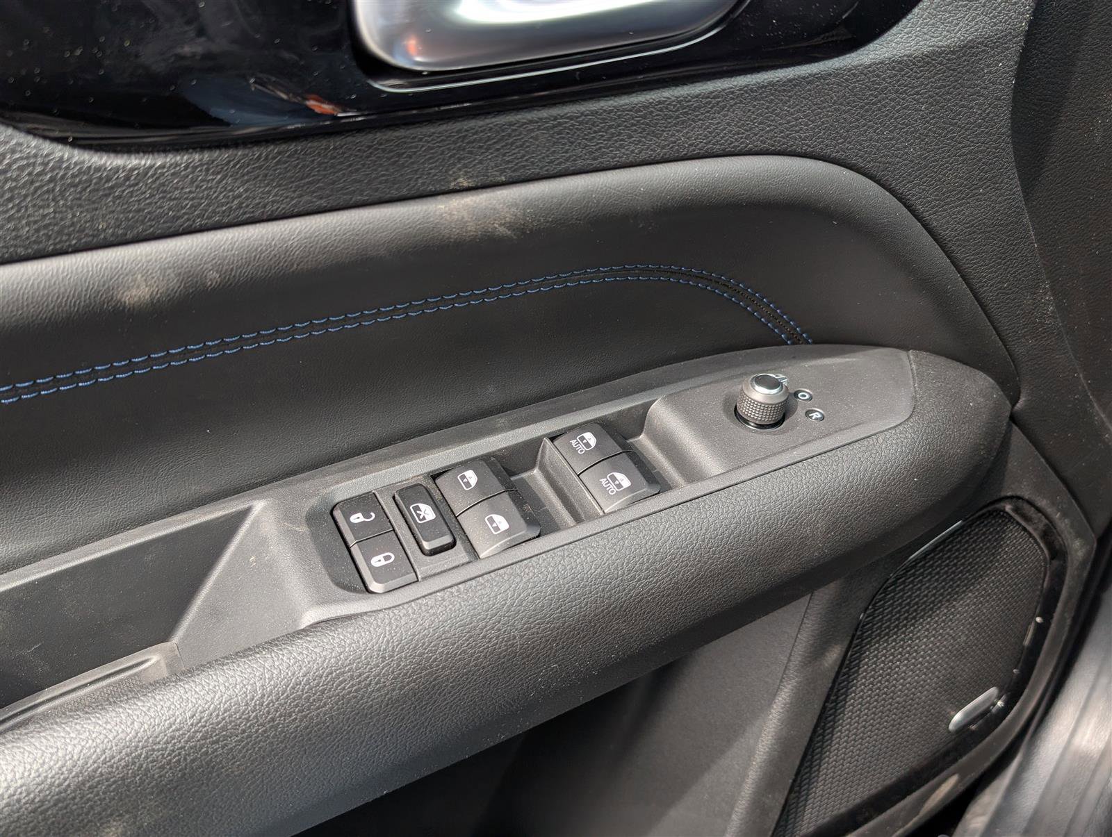 New 2025 Jeep Compass Latitude w/ Sun & Sound Group AWD/4WD image 14