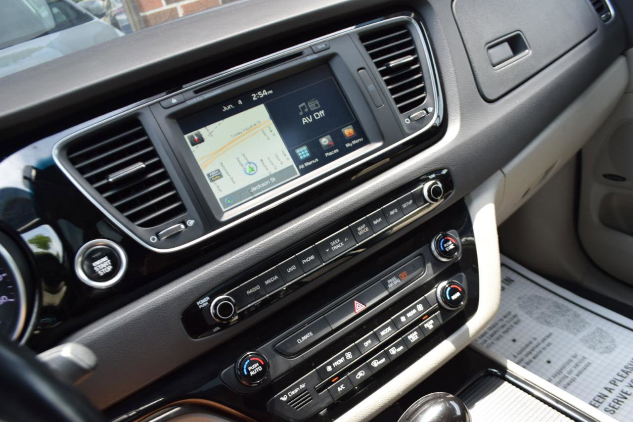 Used 2015 Kia Sedona SX FWD image 19