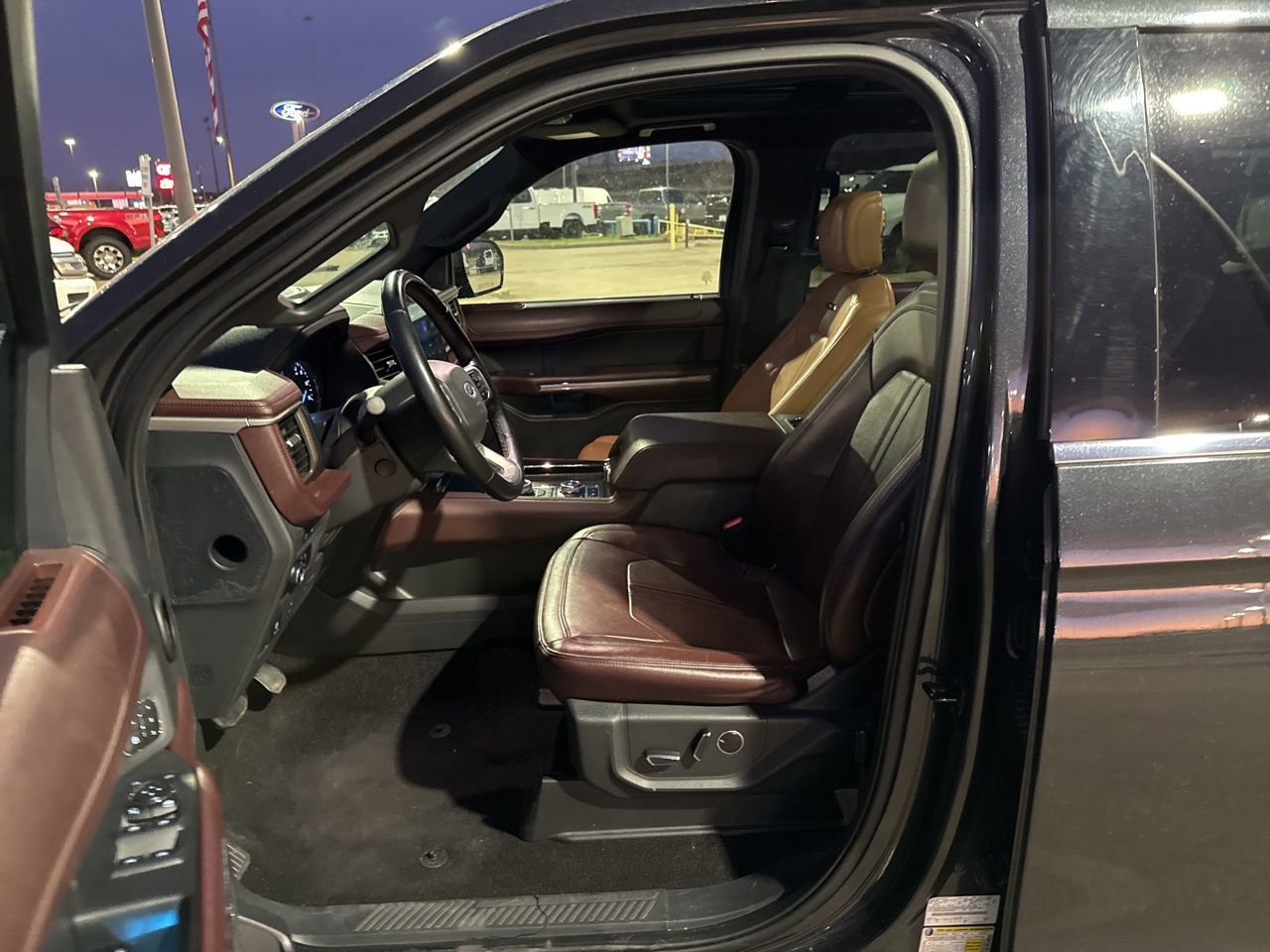 Used 2023 Ford Expedition Limited image 20