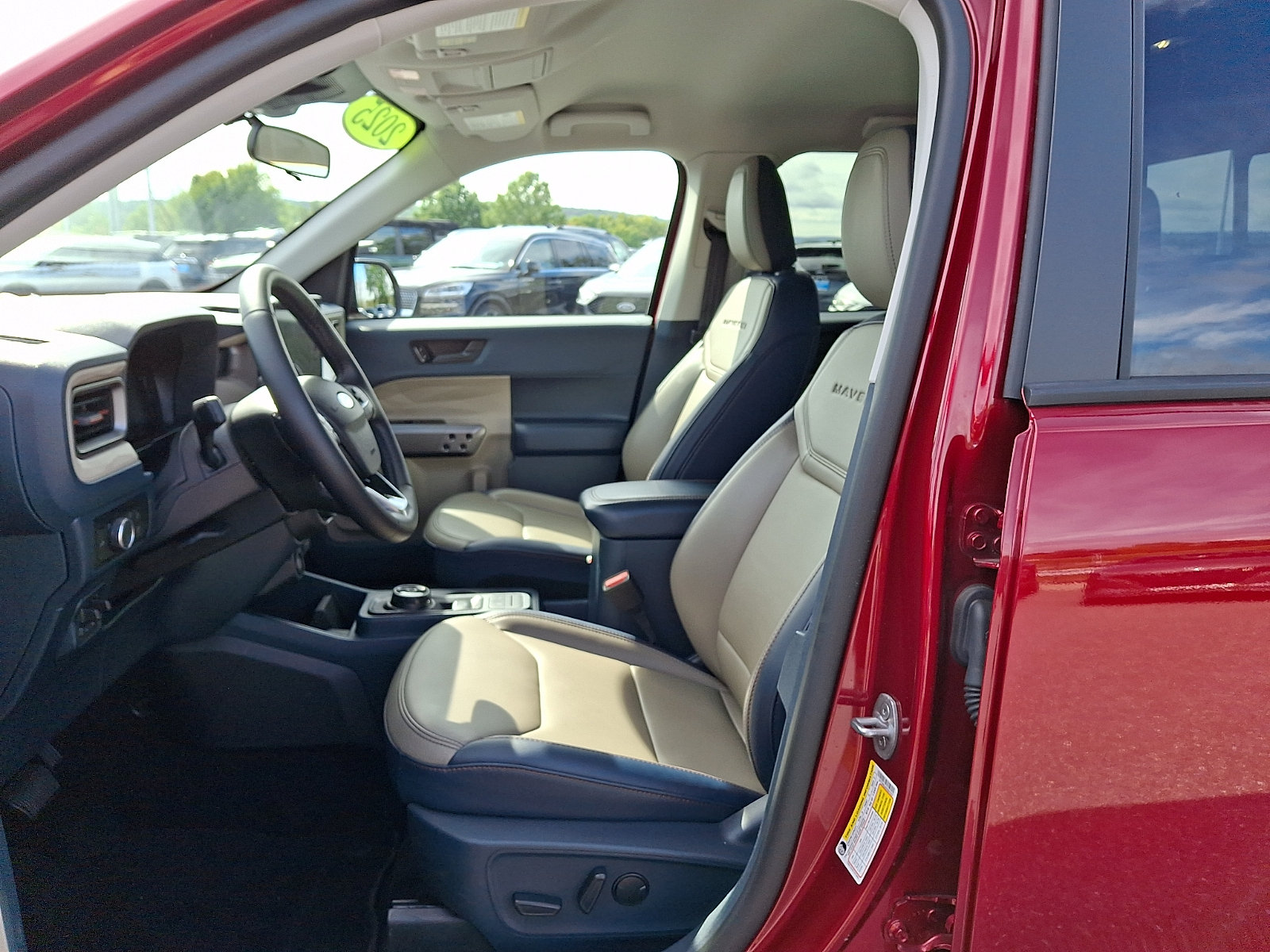Certified 2025 Ford Maverick Lariat w/ 4K Tow Package AWD/4WD image 14