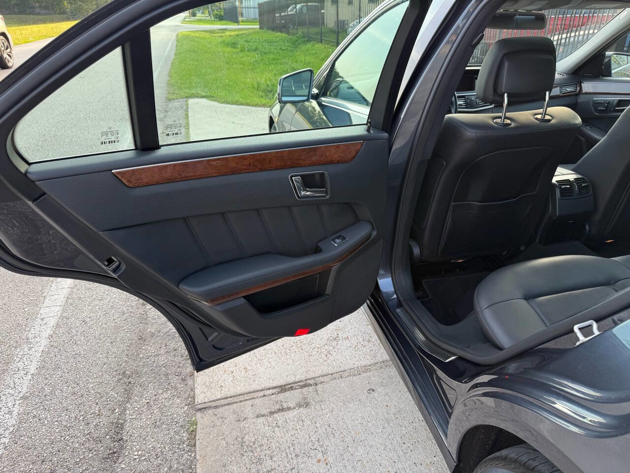 Used 2011 Mercedes-Benz E 350 BlueTEC Sedan image 15