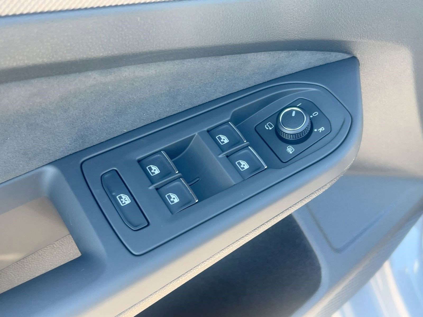 New 2026 Volkswagen Golf SE FWD image 22