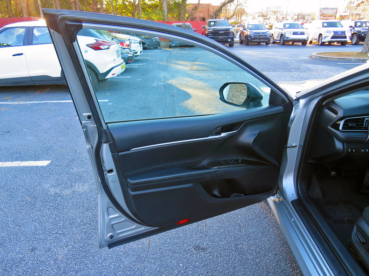 Used 2021 Toyota Camry LE image 28