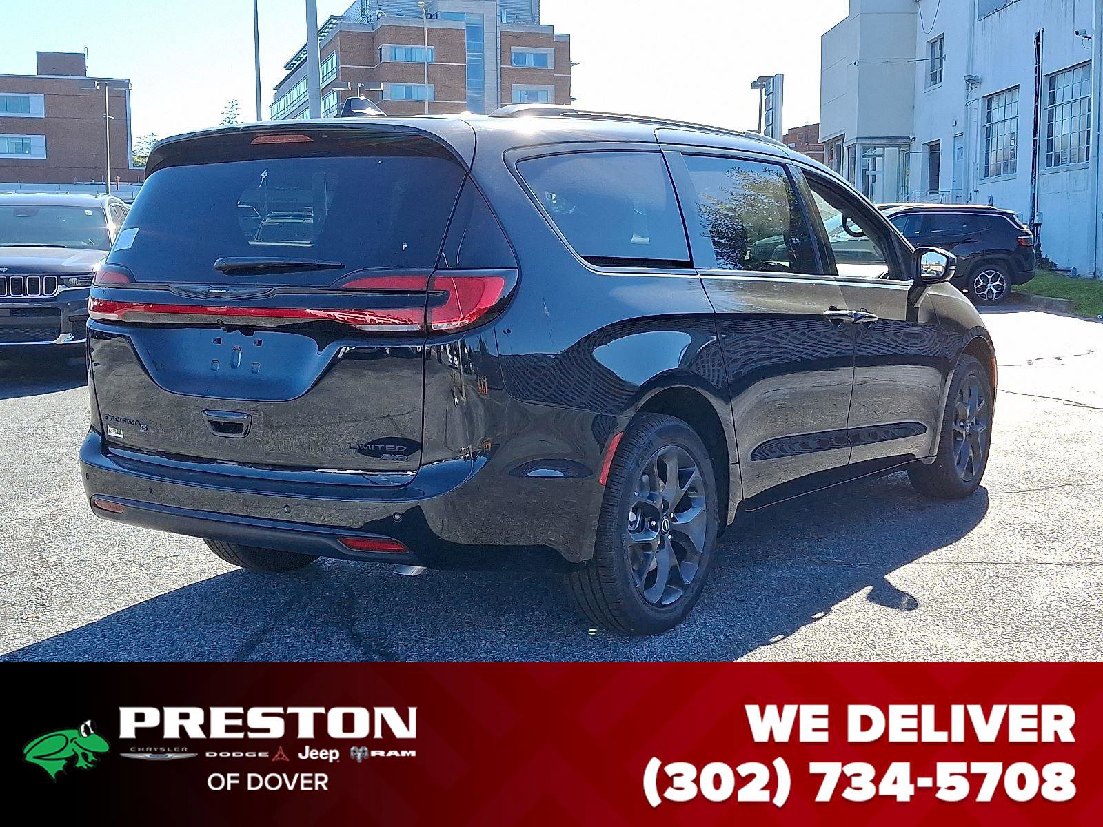 New 2026 Chrysler Pacifica Limited w/ S Appearance Package image 4