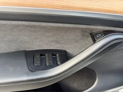 Used 2024 Tesla Model Y Long Range AWD/4WD image 17