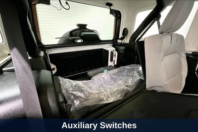 Used 2022 Jeep Wrangler Unlimited Sahara AWD/4WD image 35