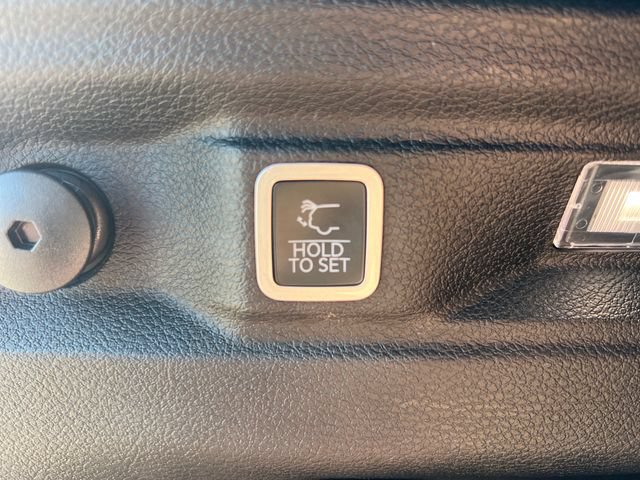 Used 2024 Jeep Grand Cherokee L Altitude AWD/4WD image 8