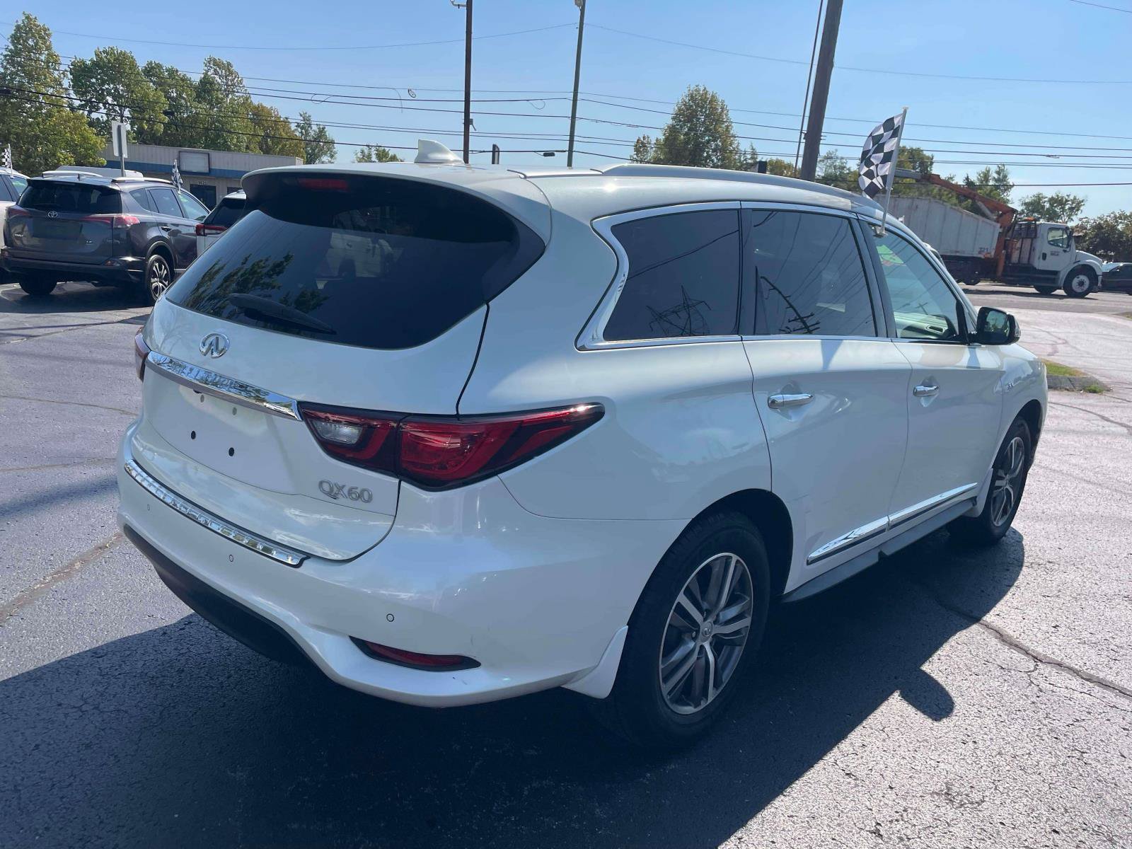 Used 2020 INFINITI QX60 Luxe w/ Essential Package FWD image 8