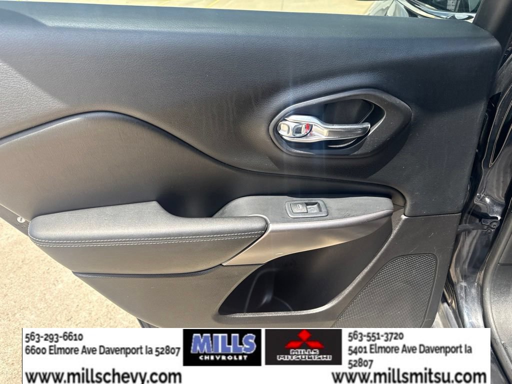Used 2019 Jeep Cherokee Limited FWD image 21
