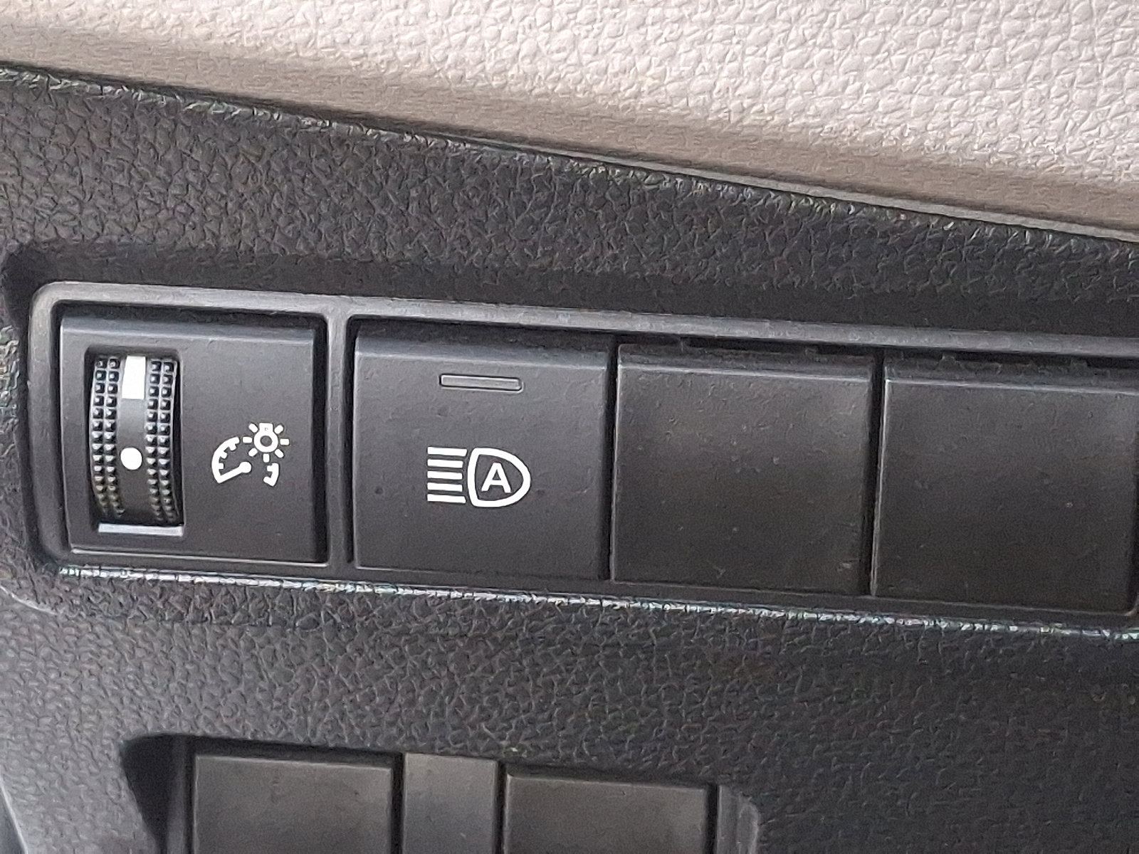 Used 2023 Toyota Corolla Cross LE image 25