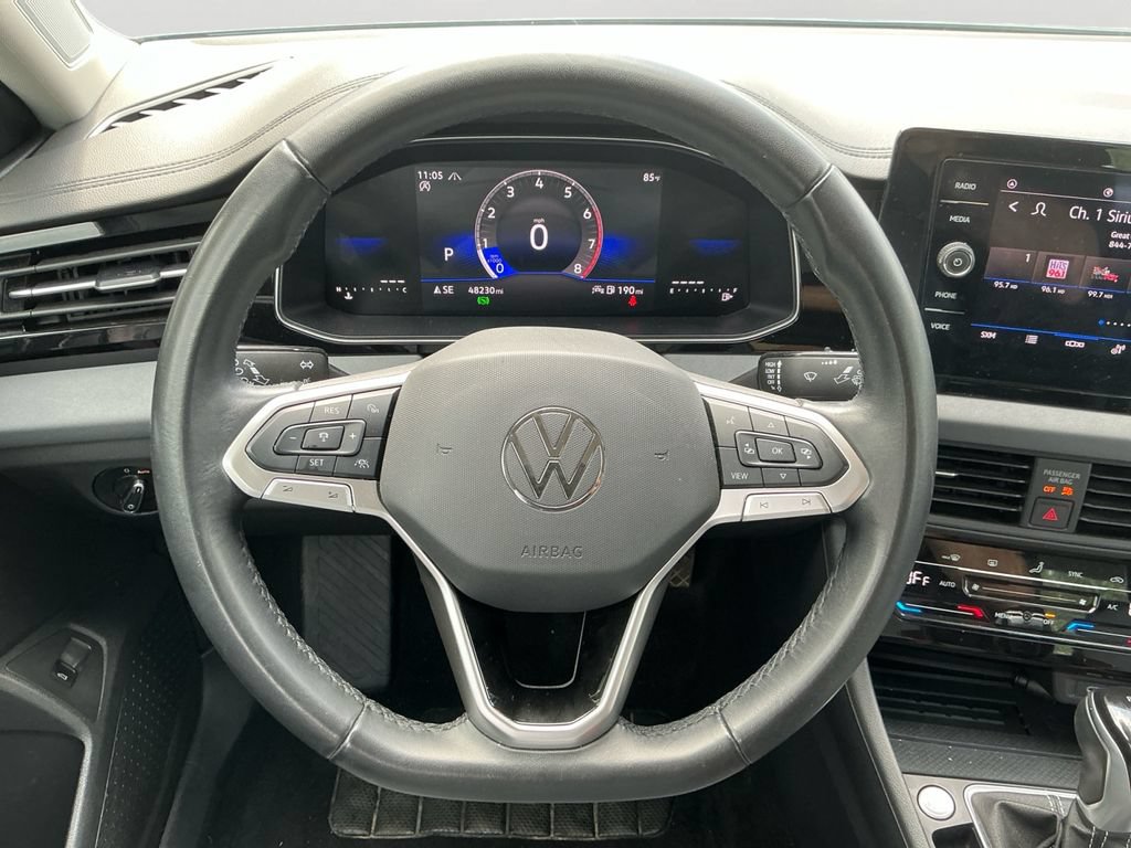 Used 2025 Volkswagen Jetta SE FWD image 19