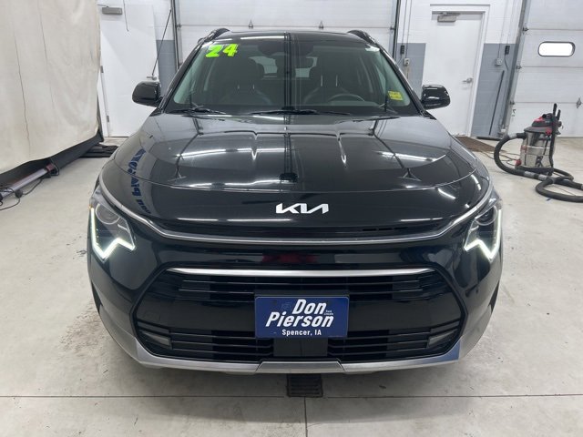 Used 2024 Kia Niro EX Touring image 2