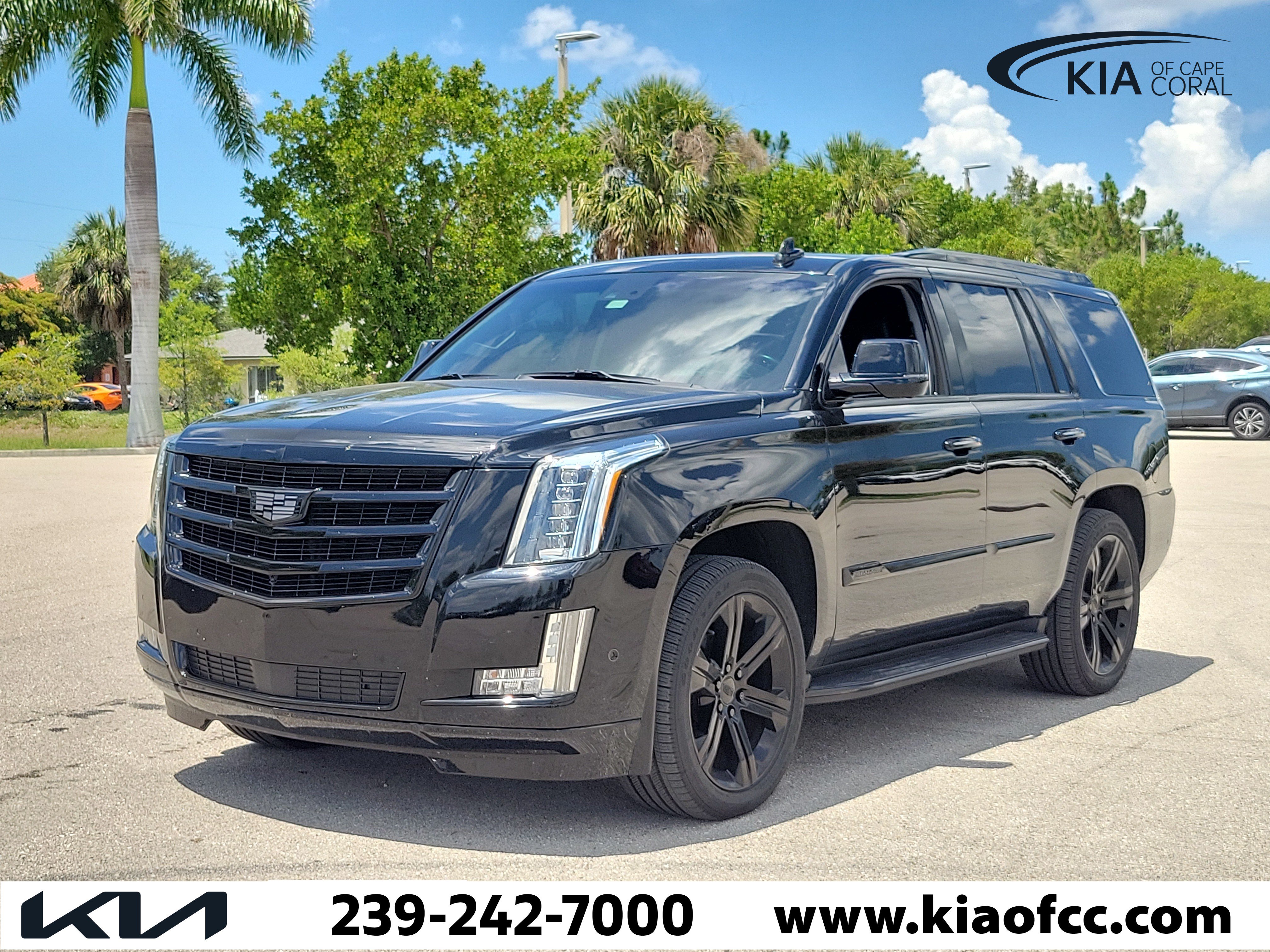 Used 2017 Cadillac Escalade Premium Luxury AWD/4WD image 3