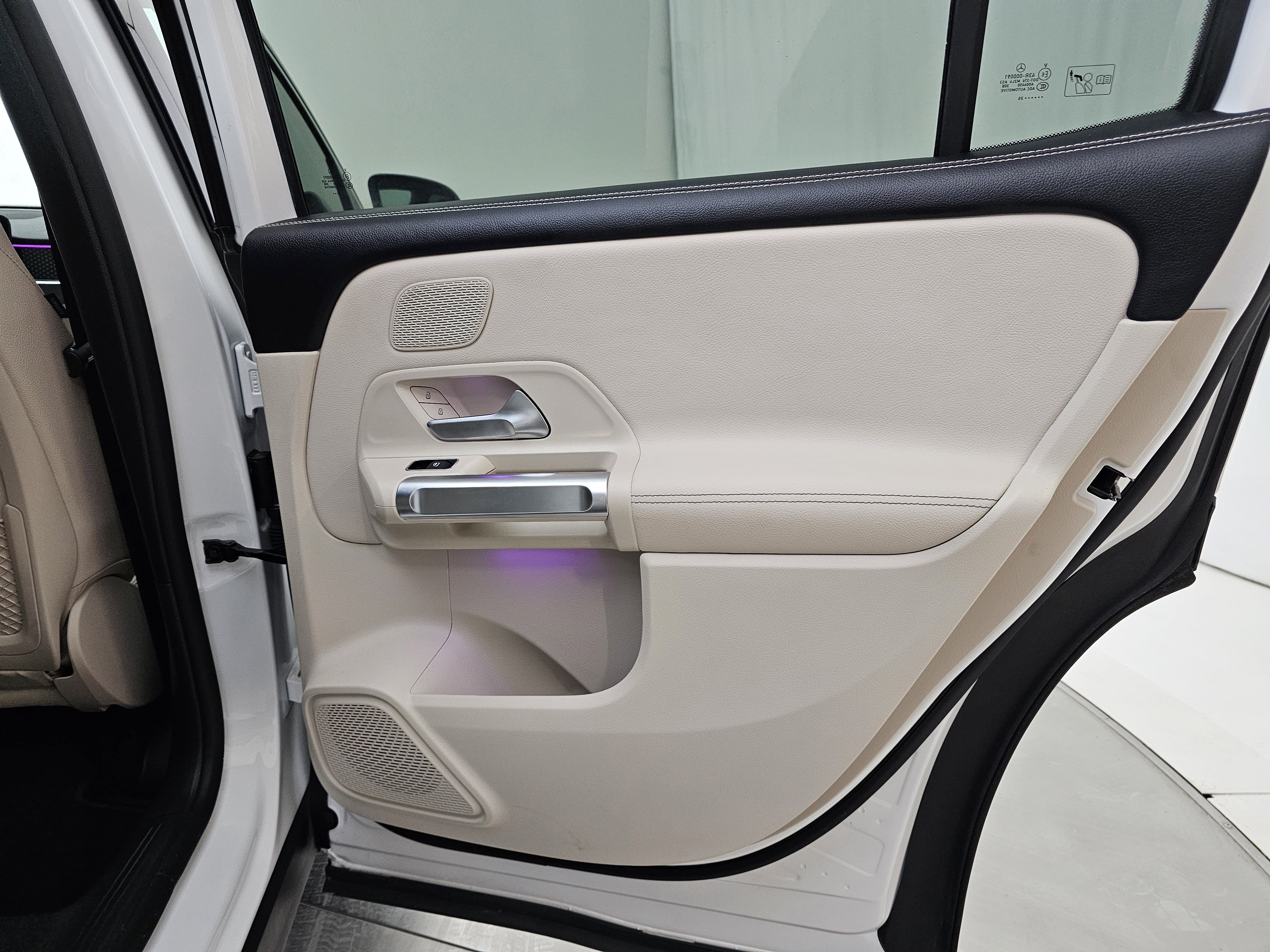 Used 2025 Mercedes-Benz GLB 250 image 25