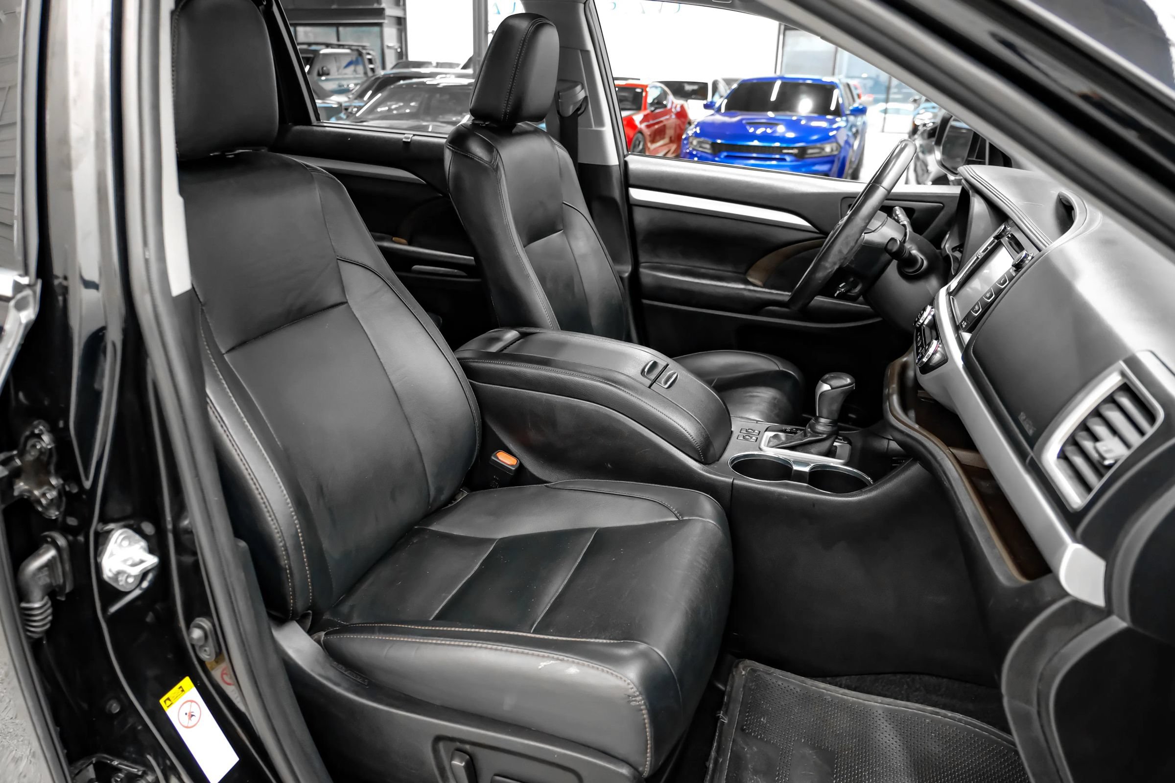 Used 2019 Toyota Highlander XLE FWD image 33
