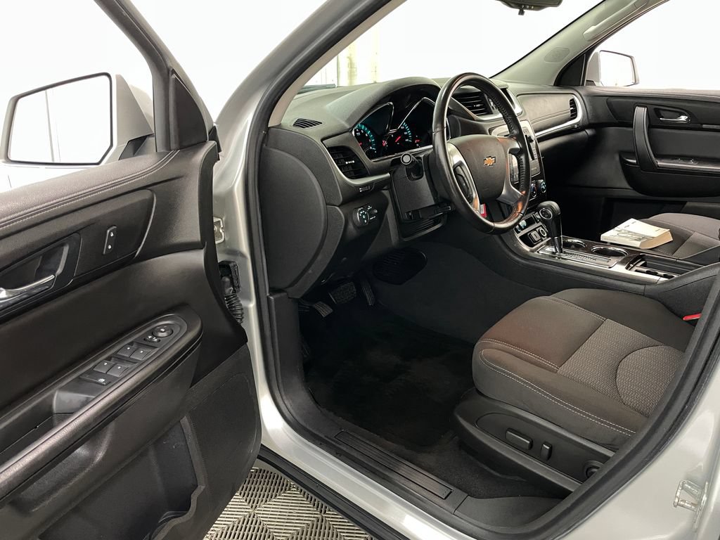 Certified 2015 Chevrolet Traverse LT w/ Style and Technology Package FWD image 22