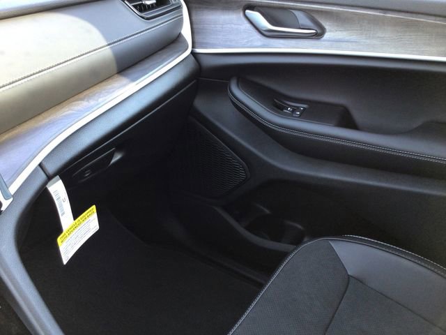 New 2026 Jeep Grand Cherokee Altitude image 33