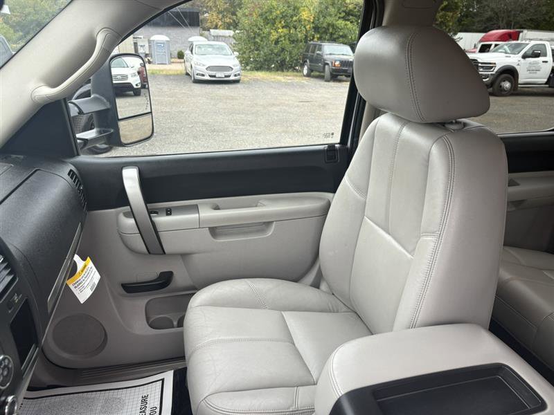 Used 2011 Chevrolet Silverado 3500 LT w/ Snow Plow Prep Package image 8