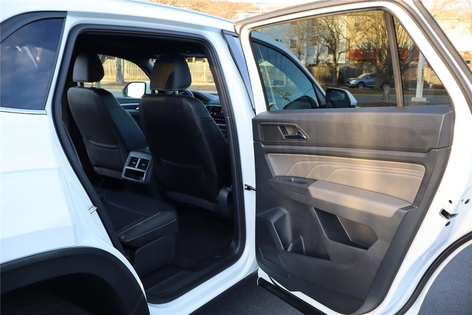 Used 2021 Volkswagen Atlas Cross Sport SE image 30