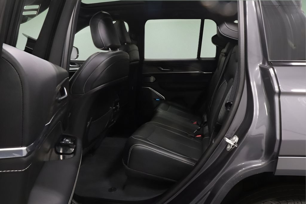 Certified 2023 Jeep Grand Cherokee Overland AWD/4WD image 16