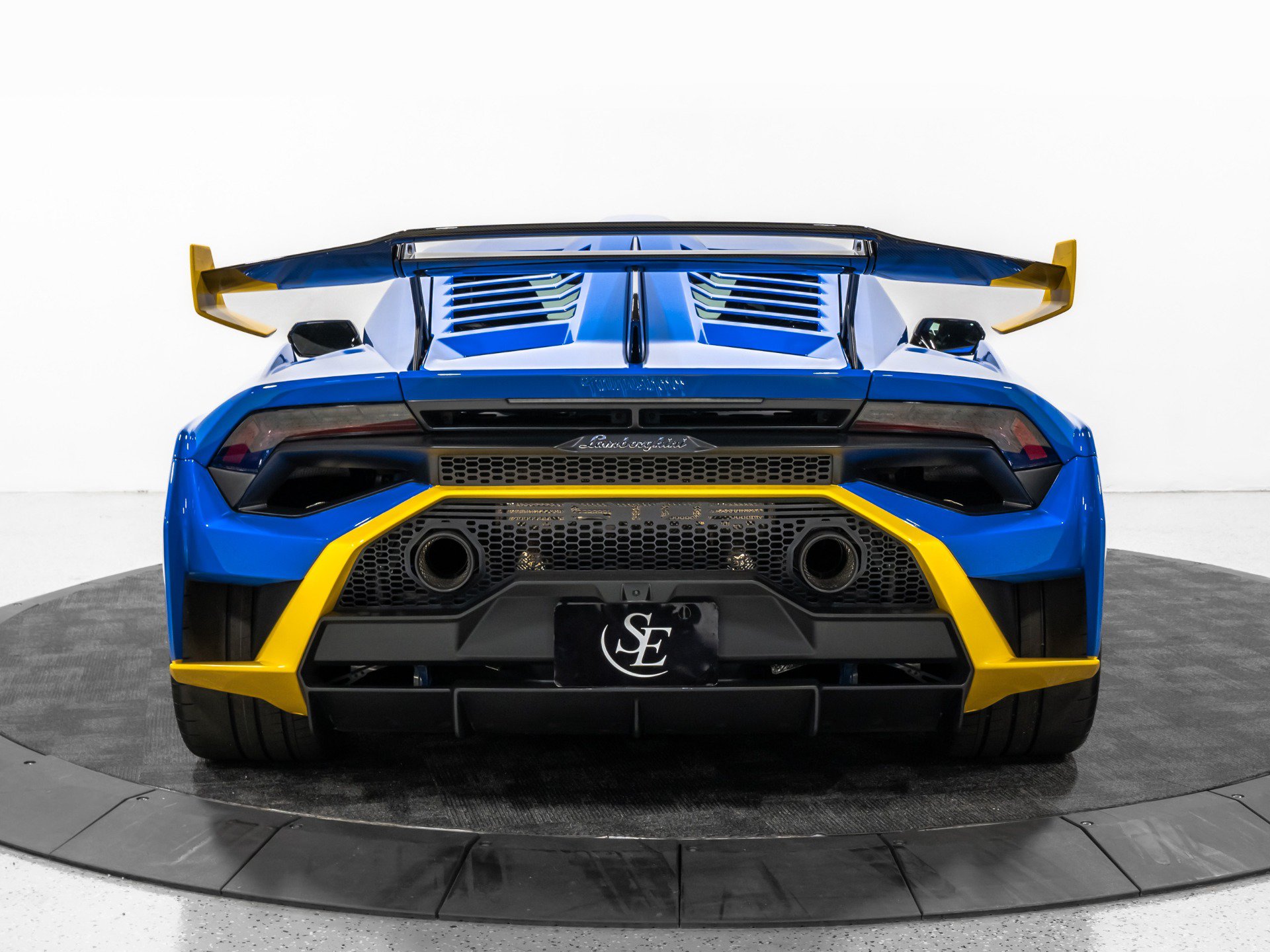 Used 2022 Lamborghini Huracan STO RWD image 7