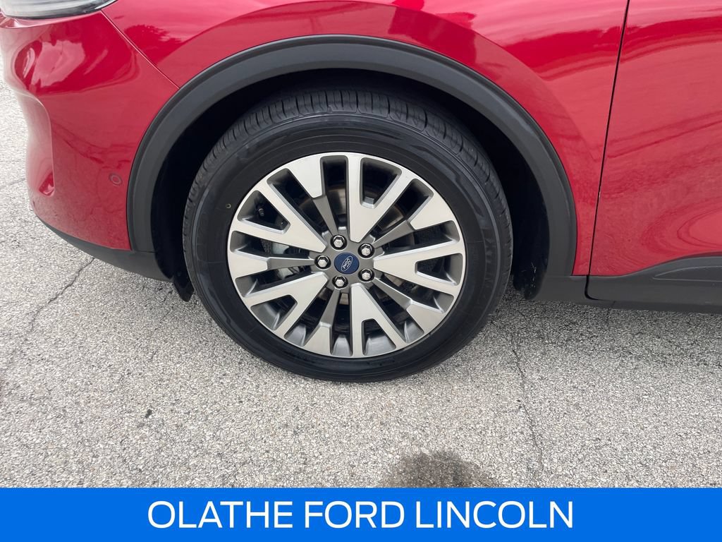 Certified 2020 Ford Escape Titanium FWD image 30