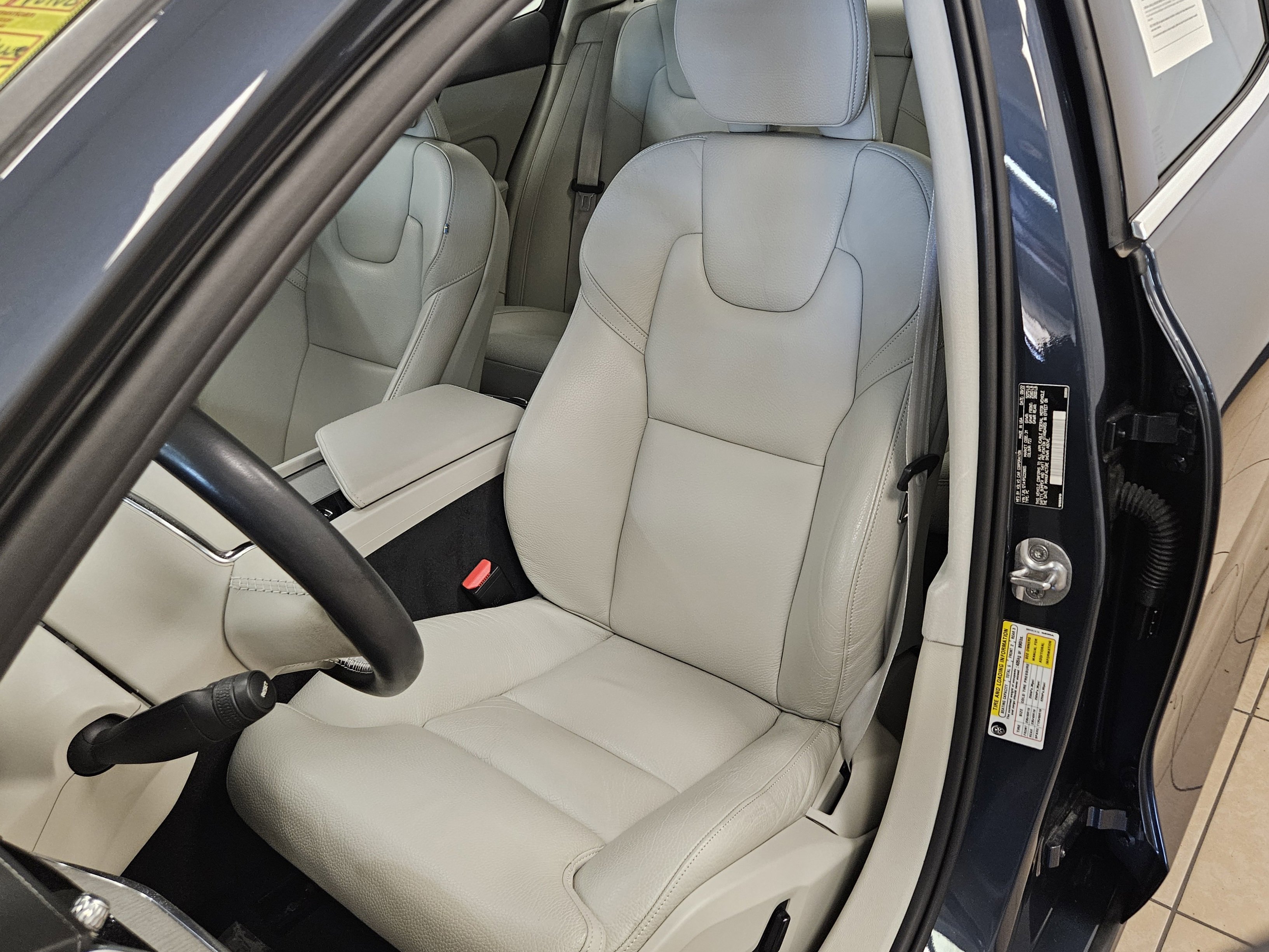 Used 2023 Volvo S60 B5 Ultimate w/ Climate Package image 39