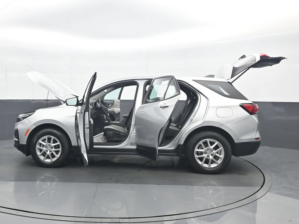 Used 2022 Chevrolet Equinox LS AWD/4WD image 27